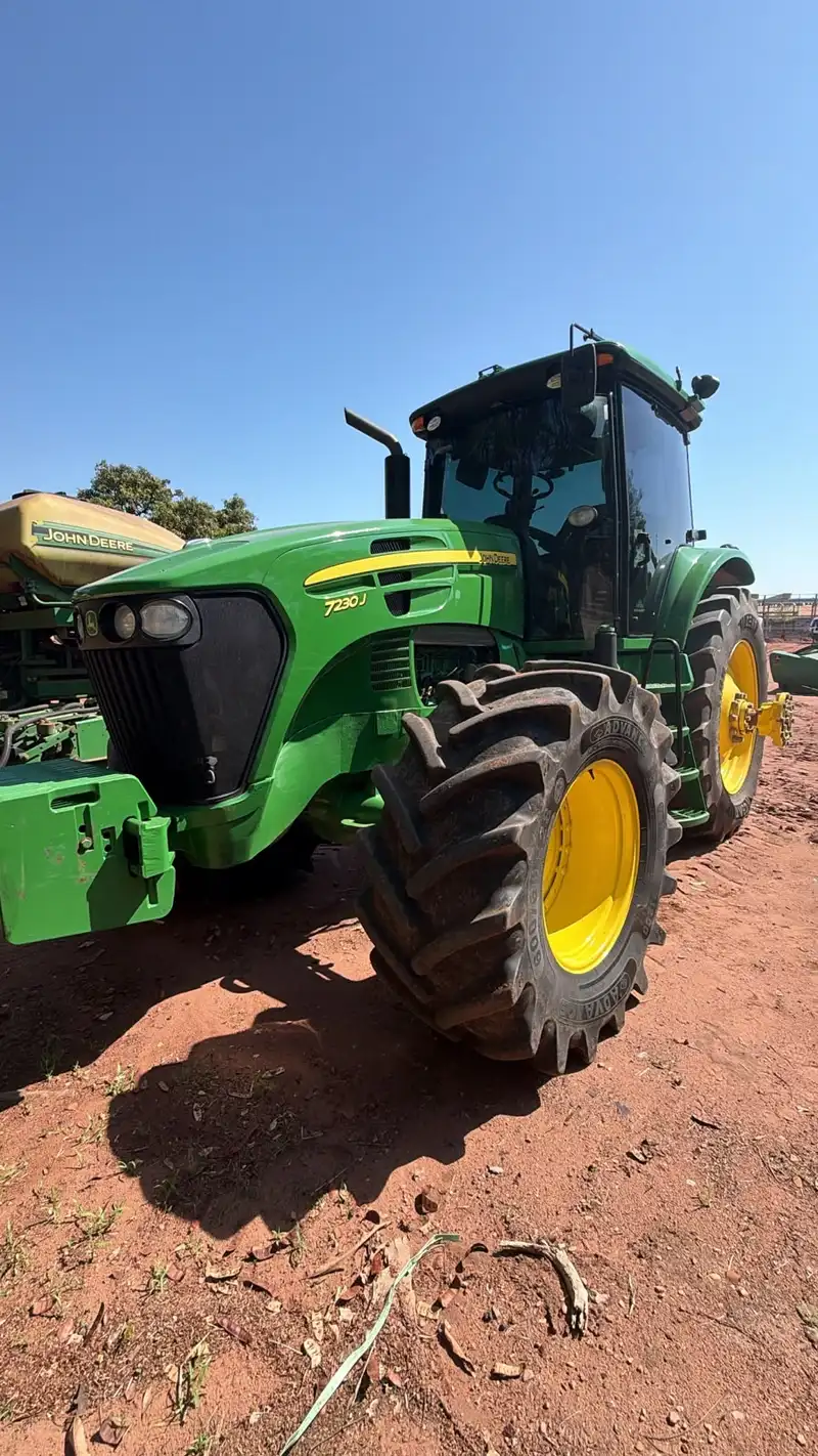 John Deere 7230J