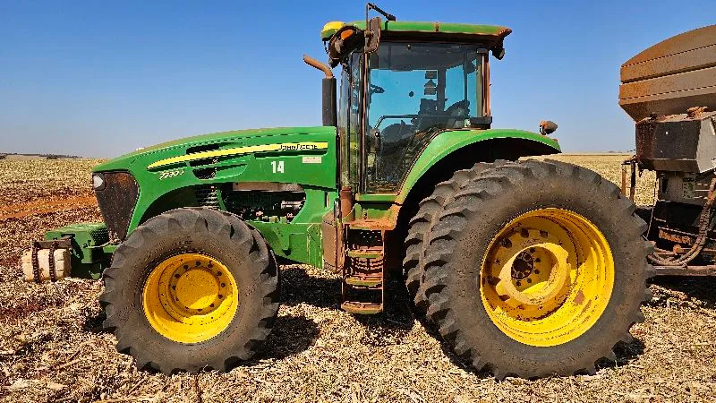 John Deere 7230J