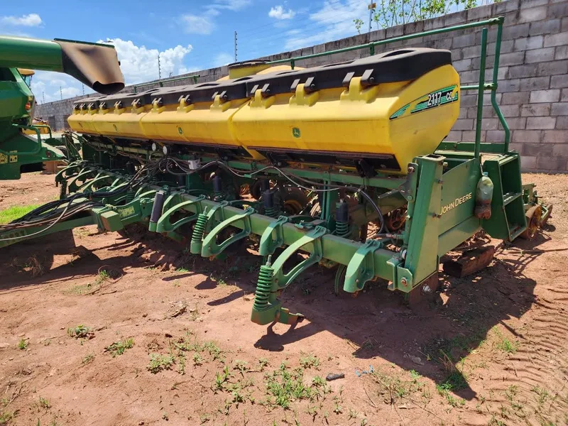 John Deere 2117