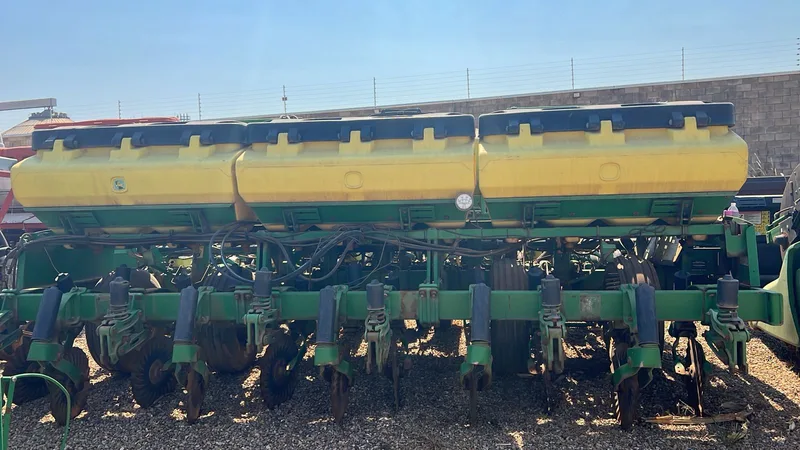 John Deere 2122