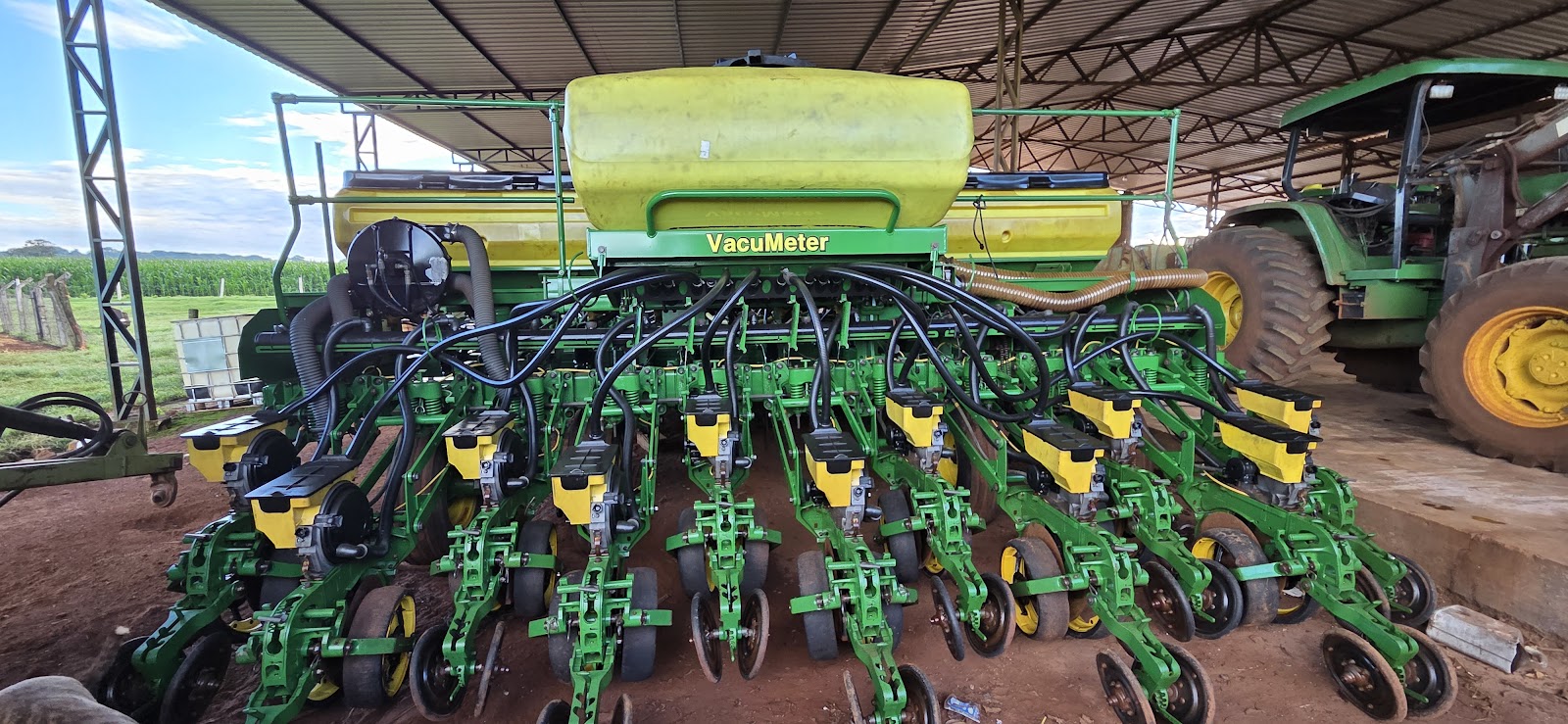 John Deere 2122