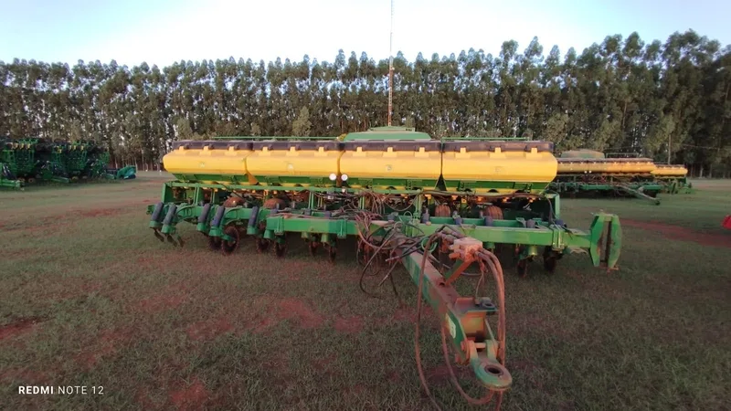 John Deere 2130