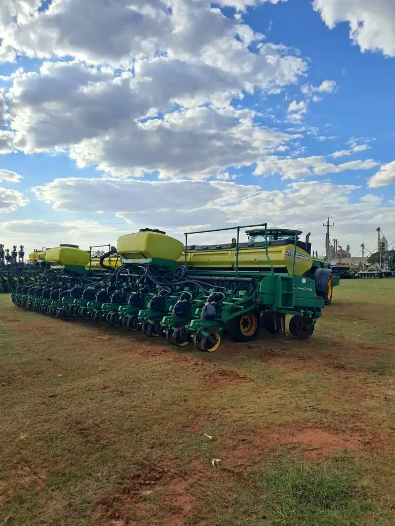 John Deere 2130