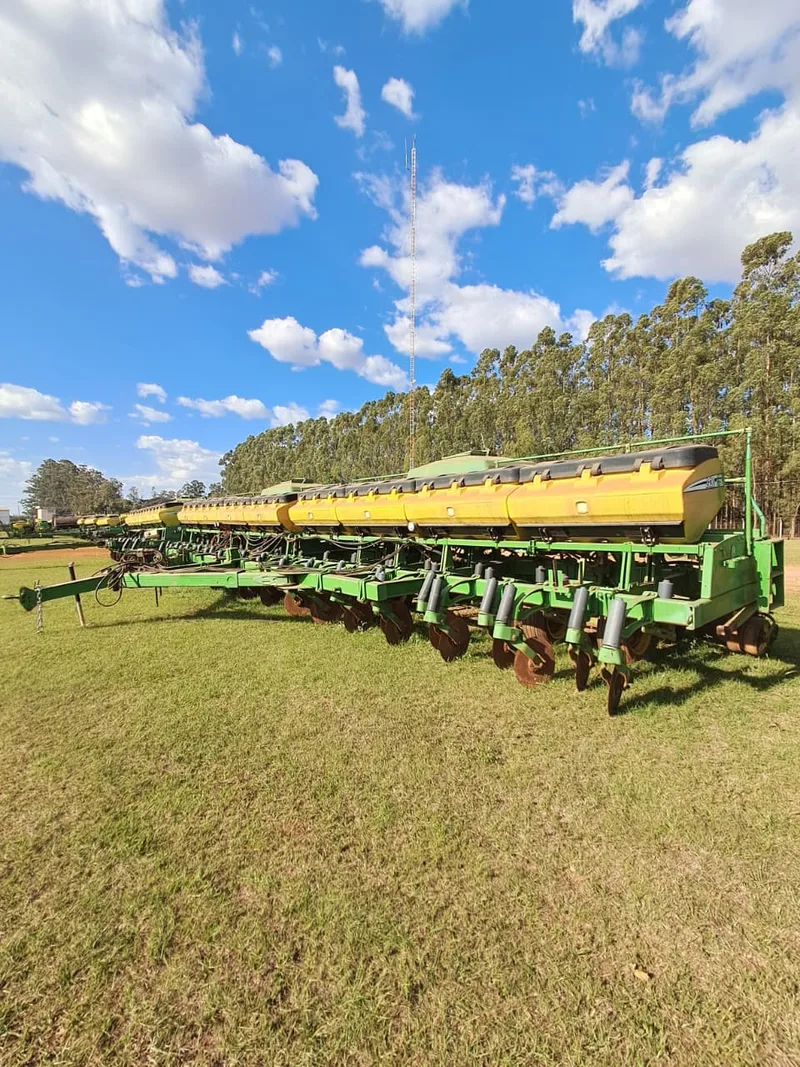 John Deere 2130