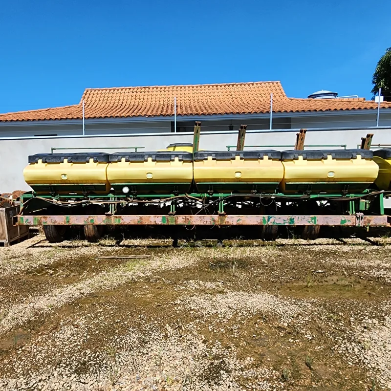 John Deere 2130