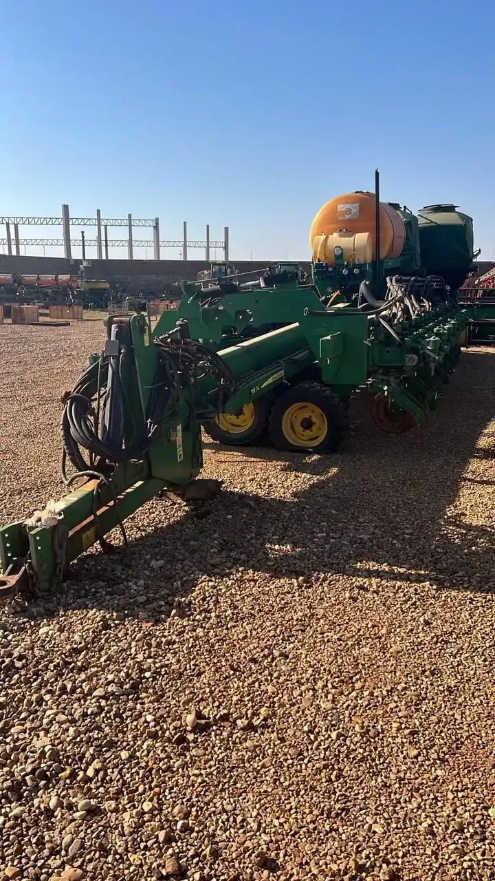 John Deere DB74