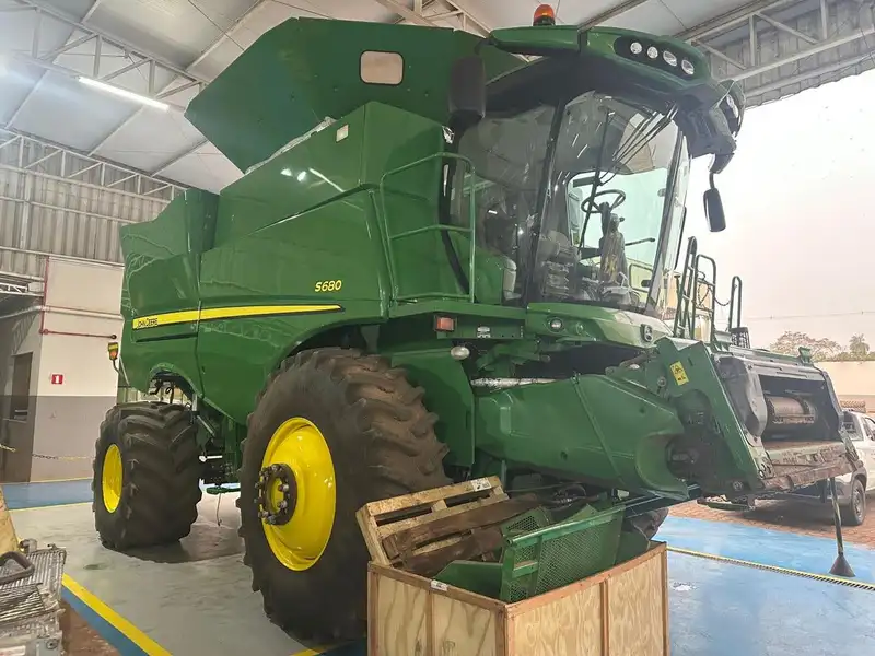 John Deere S680