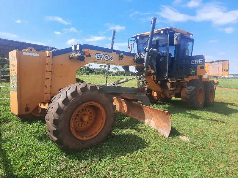 John Deere 670G