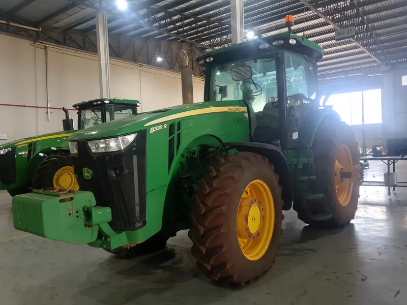 John Deere 8335R