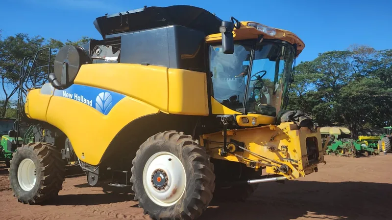 New Holland CR9060